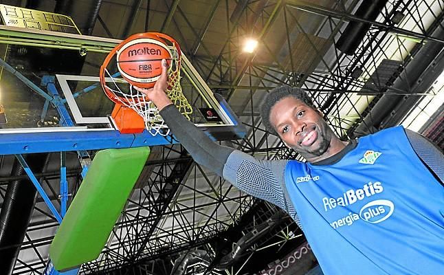 Mamadou Samb: "Mi vida son el básquet y la familia"