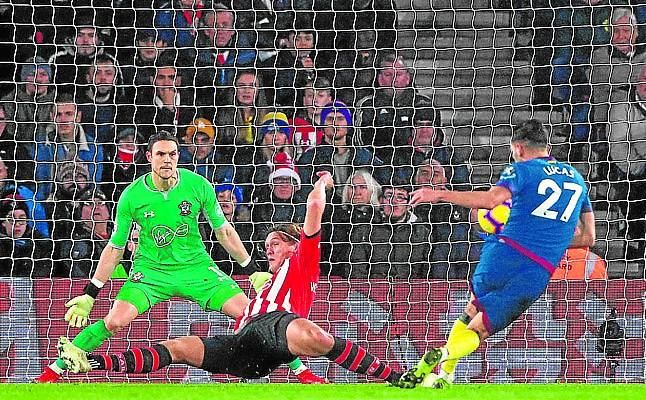 Lucas Pérez espera a un Betis que lo estudia