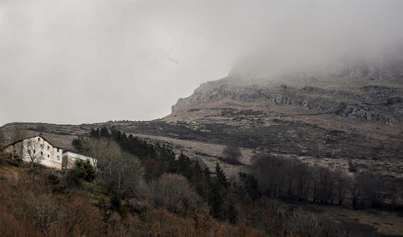 La avioneta siniestrada cambió plan de viaje para repostar en San Sebastián