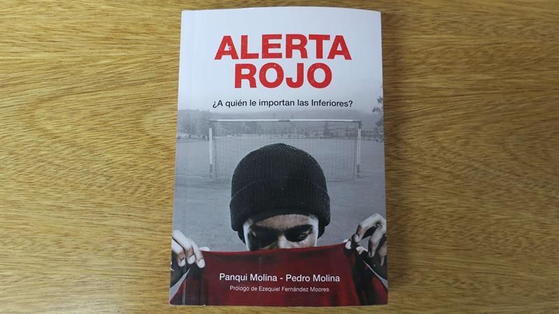 Un libro revela el infierno que viven los jóvenes futbolistas en Argentina