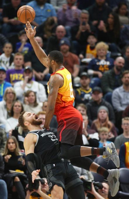 100-94. Mitchell vuelve a liderar el ataque y Gobert iguala su marca individual