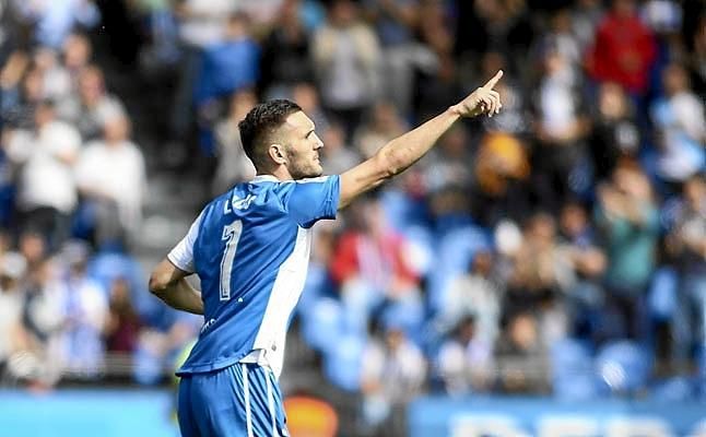 Lucas Pérez avanza en su vuelta a LaLiga