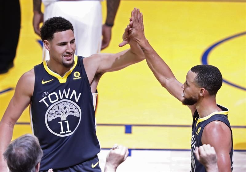 111-142. Curry y Thompson dirigen a los Warriors, que imponen marca de 51 puntos el primer cuarto