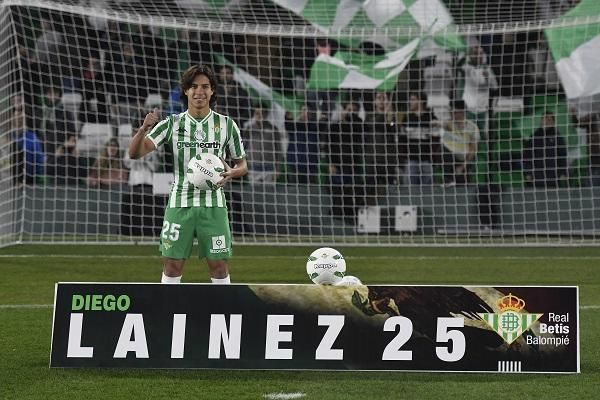 El técnico del Ajax, "decepcionado" por la marcha de Lainez al Betis