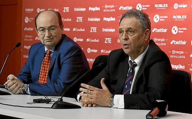 Caparrós: "André Silva y Dabbur son totalmente compatibles, incluso Carlos Fernández"