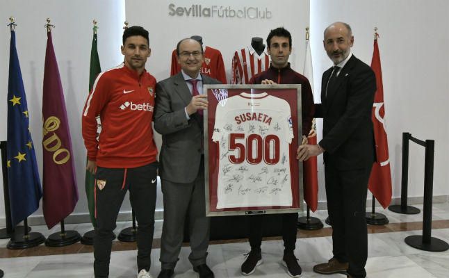 El Sevilla reconoce a Susaeta por sus 500 partidos