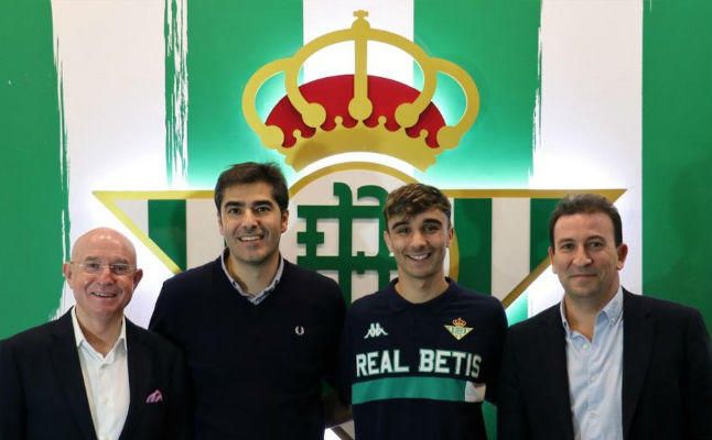 El Betis renueva a Robert hasta 2024