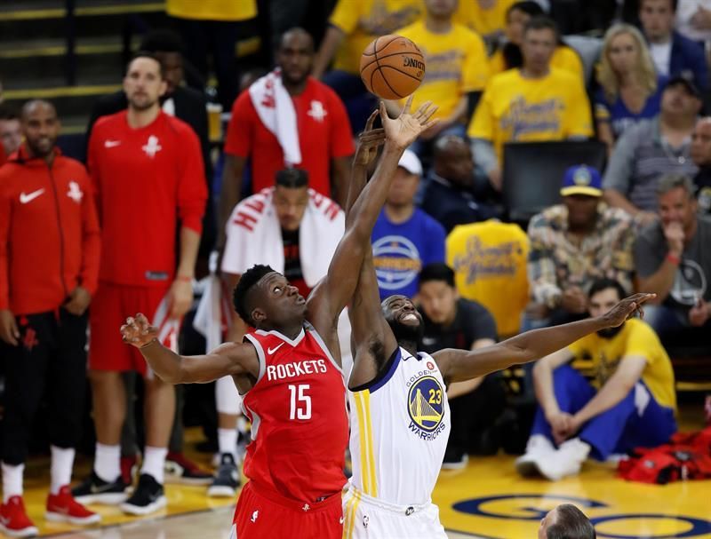 Rockets confirman operación de Capela y su baja por un mes y medio