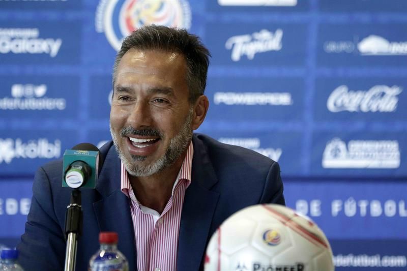 El uruguayo Matosas llama a jóvenes para su debut con la selección de Costa Rica