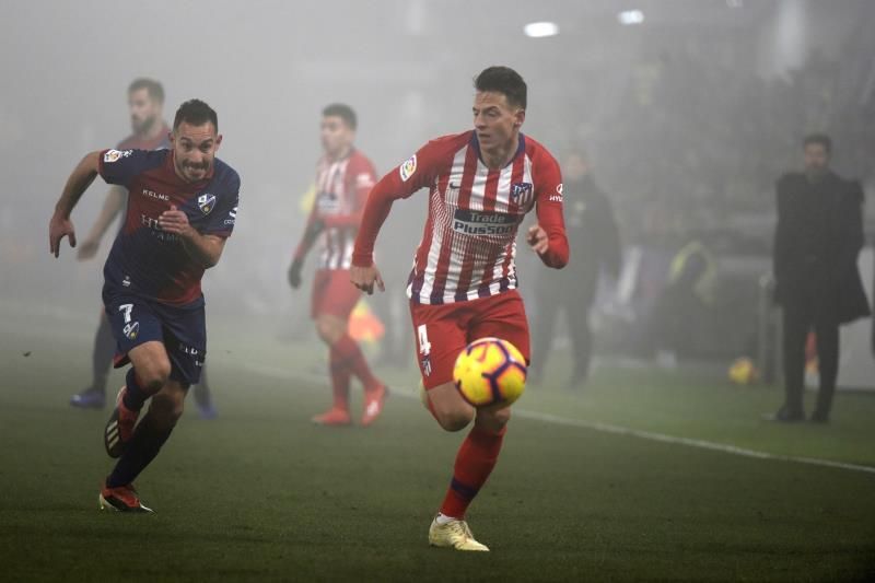 0-3. El Atlético emerge bajo la niebla para meter presión al Barça
