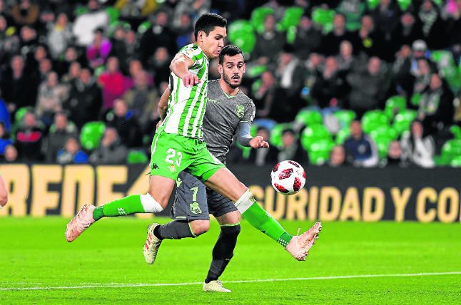 El Arsenal quiere a Mandi, pero no puede