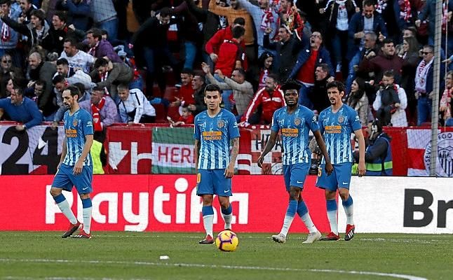 Multas de 65.000 euros a Sevilla y Osasuna por permitir pancartas