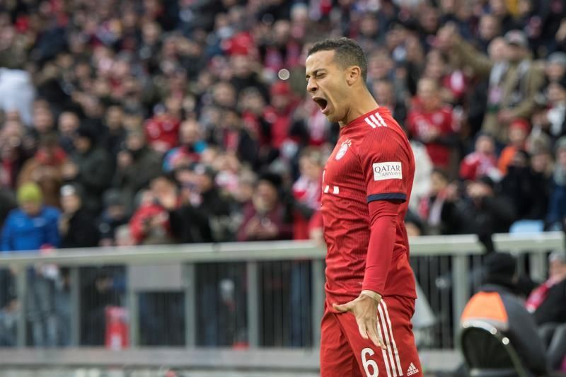El Bayern golea al Stuttgart y se mantiene como perseguidor del Dortmund