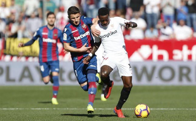 Promes, uno de los mejores jugadores del fin de semana en Europa