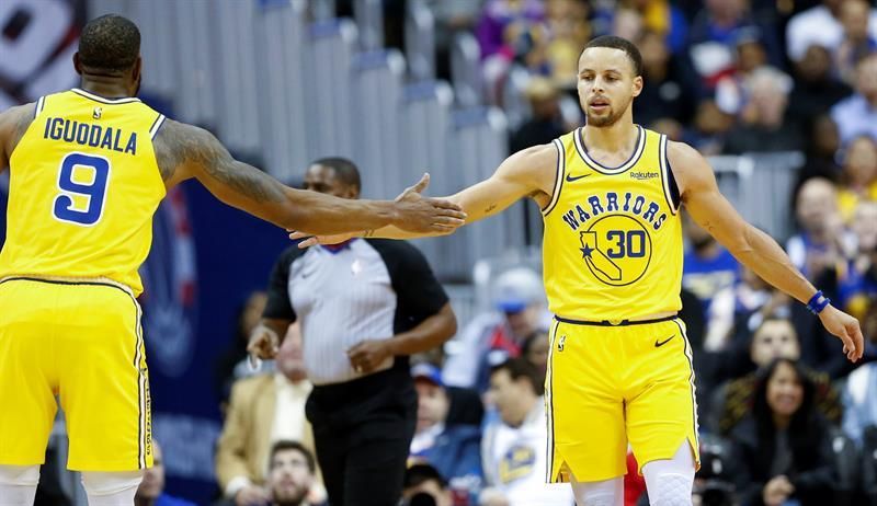 100-132. Otra exhibición de Curry logra el undécimo triunfo para los Warriors