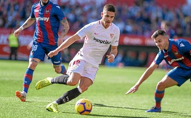 André Silva: "Cuando me llamó el Sevilla sentí que me crié aquí, que era especial"