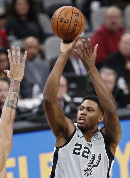 126-124. Ante los Suns, Gay salva a los Spurs y se quedan a décimas del liderato