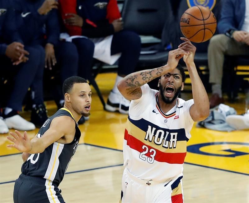 Davis, multado con 50.000 dólares por hacer público su deseo de traspaso