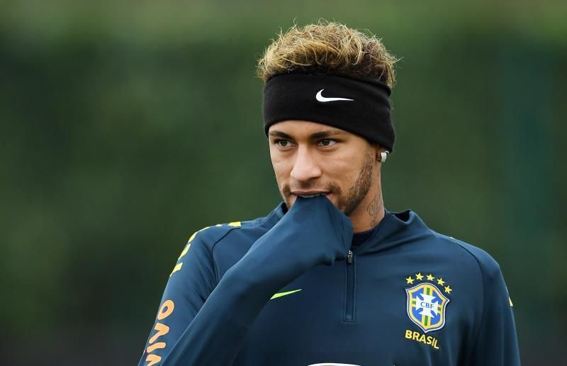 Neymar estará diez semanas de baja pero no pasará por el quirófano
