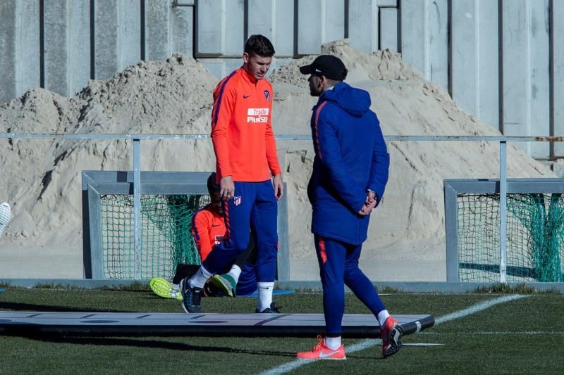 Lucas se reincorpora al grupo directo al once contra el Betis