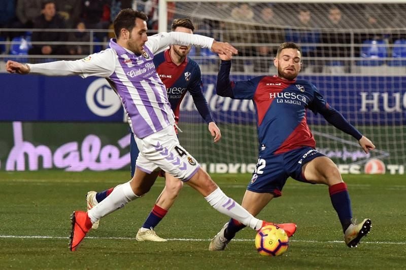 4-0. El Huesca golea al Valladolid y sigue vivo en la pelea por la salvación