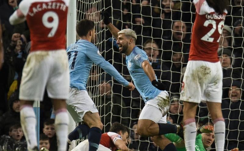 Agüero somete al Arsenal