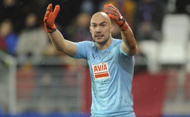 Dmitrovic se cae de la lista para el partido contra el Sevilla