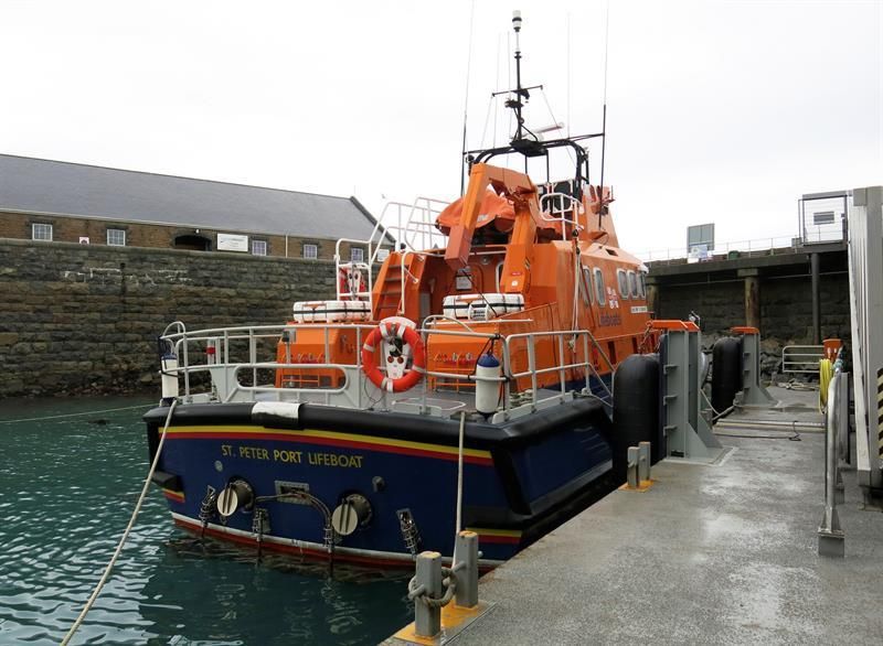 Rescatan un cuerpo de la avioneta en la que viajaba Emiliano Sala