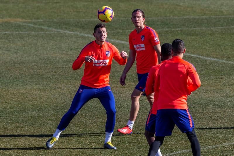 Arias se perfila como titular en el derbi; Koke sigue al margen