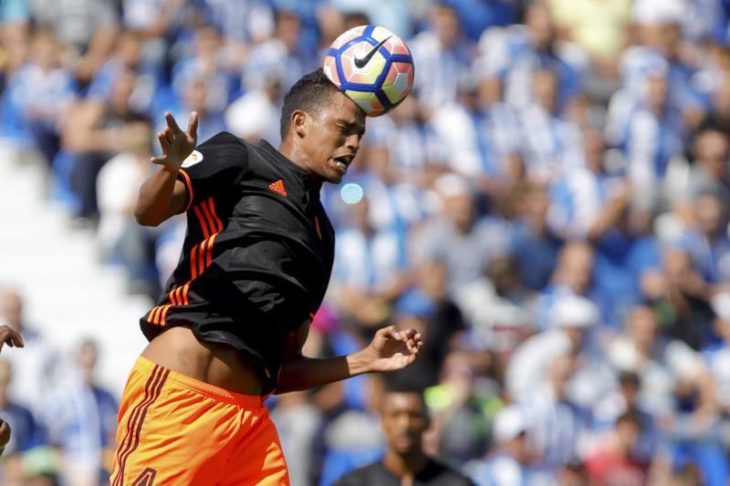 Aderllan Santos rescinde con el Valencia y firma por Al-Ahli