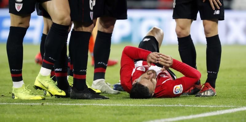 Aduriz cumple 38 años, lesionado pero con opciones de renovar si él quiere