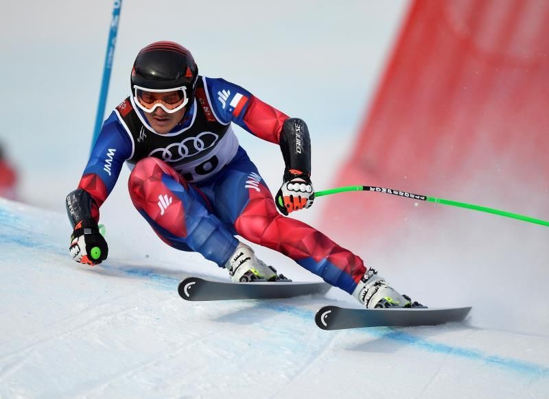 El esquíador chileno Henrik von Appen sufre un accidente en la combinada