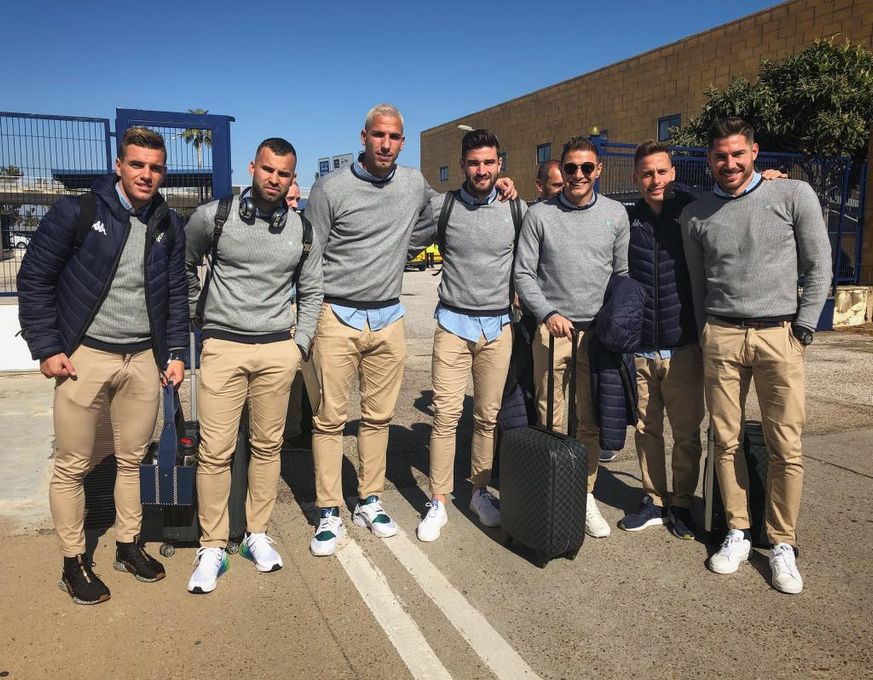 Acosan el hotel del Betis en Rennes con cohetes y petardos