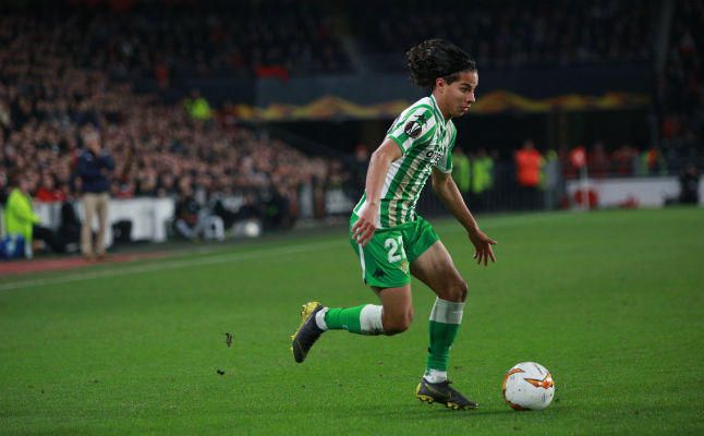 La Volpe felicita a Lainez por su primer gol en Europa League