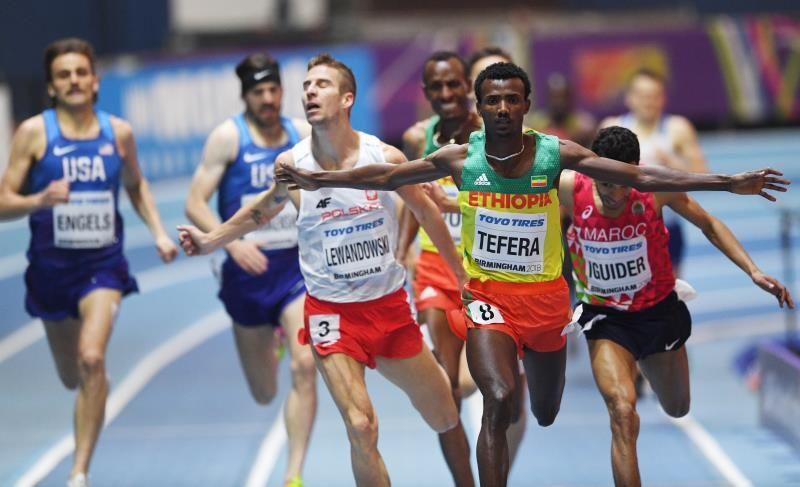 El etíope Tefera bate el récord mundial de 1.500 en sala con 3:31.04