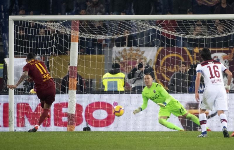 Kolarov, Fazio y Olsen mantienen al Roma en la pugna por la "Champions"