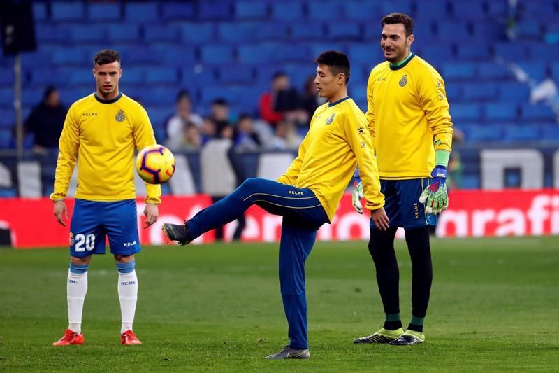 Wu Lei ya es titular y convence a Rubi