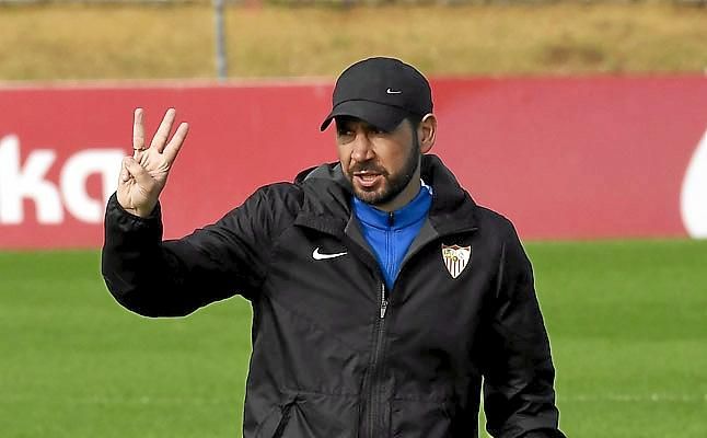 ¿Por qué juega Machín -casi- siempre con tres centrales?