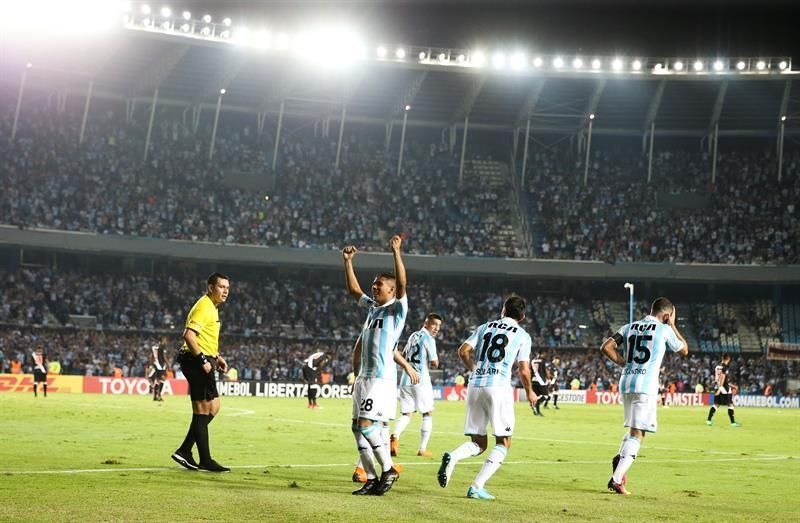 Racing recupera su liderazgo de la Superliga argentina con tres goles a Godoy