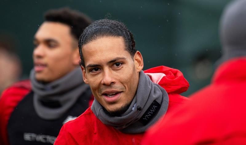UEFA dona 100.000 euros a la Cruz Roja con Van Dijk como padrino