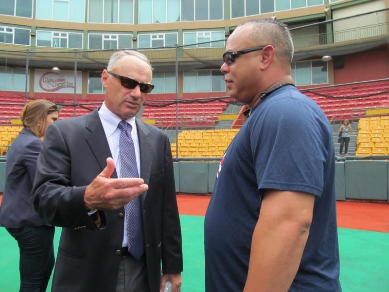 El béisbol profesional busca evitar el robo de señales a los receptores