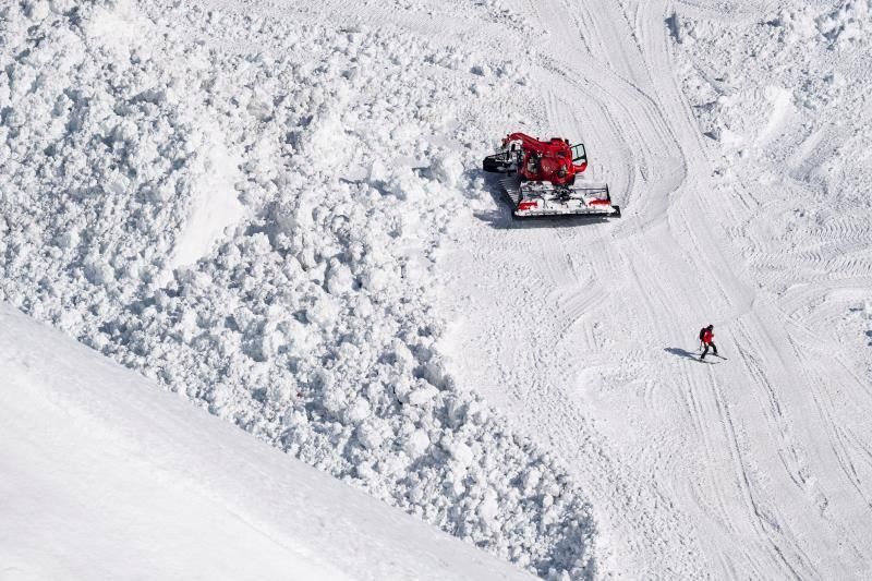 Reanudan el rescate en Suiza tras un alud con al menos un muerto y tres heridos