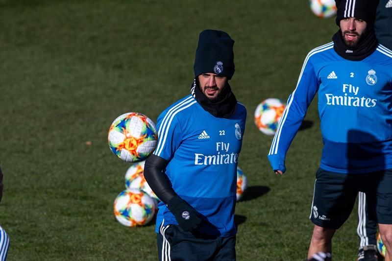 Isco trabaja en solitario, a un día de los 1.000 como campeón de Europa