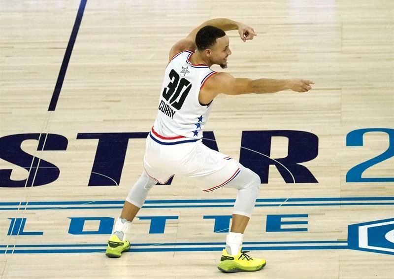 125-123. Curry anota 36 puntos con 10 triples y salva a Warriors ante Kings