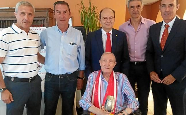 El sevillismo llora la muerte de Roberto Alés