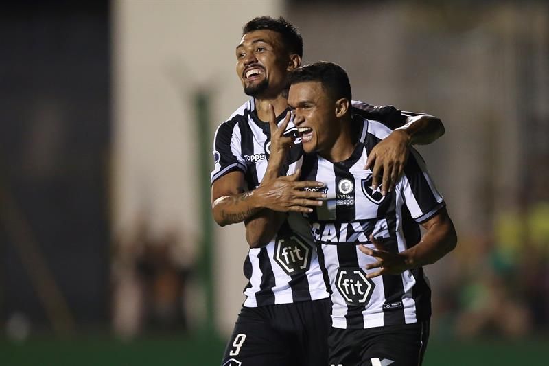 Botafogo, Unión La Calera, Liverpool y Santaní se instalan en la segunda fase