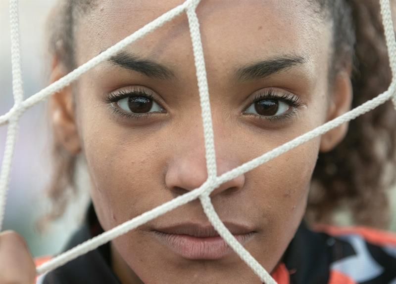 Salma Paralluelo, los pies que doman la hierba y el tartán