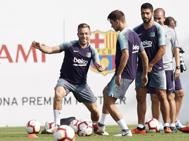 Arthur y Cillessen completan parte del entrenamiento con el Barcelona