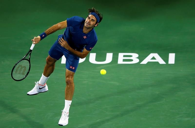 Federer regresa con victoria a Dubai