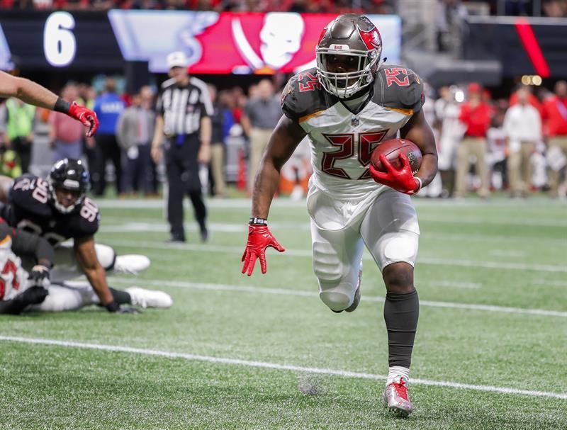 Roban una tableta de computadora a corredor de los Buccaneers